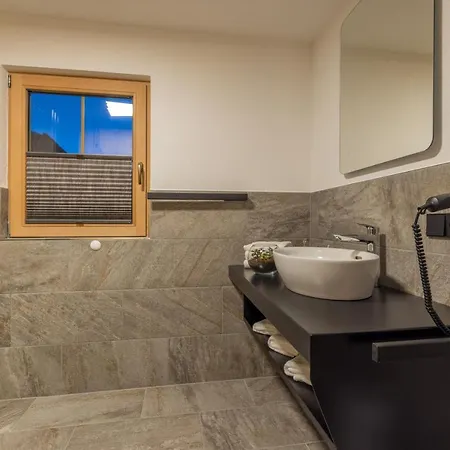 Luxus Fasserhäusl Im Zillertal - Sauna ,hot Tub, Kamin&alpenblick Für Bis Zu 10 Personen Chalet Uderns