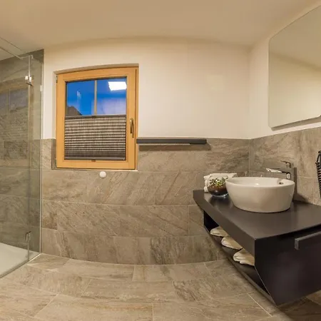Fasserhaeusl Im Zillertal - Sauna ,hot Tub, Kamin, Ideal Fuer Familien Dağ evi Uderns