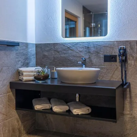 Fasserhaeusl Im Zillertal - Sauna ,hot Tub, Kamin, Ideal Fuer Familien シャレー *